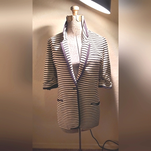 Elizabeth and James Blazer Size 4 - Picture 2 of 13